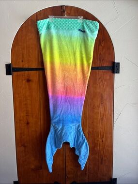 Blankie Tails Ombre Mermaid- Blue/Green/Pink